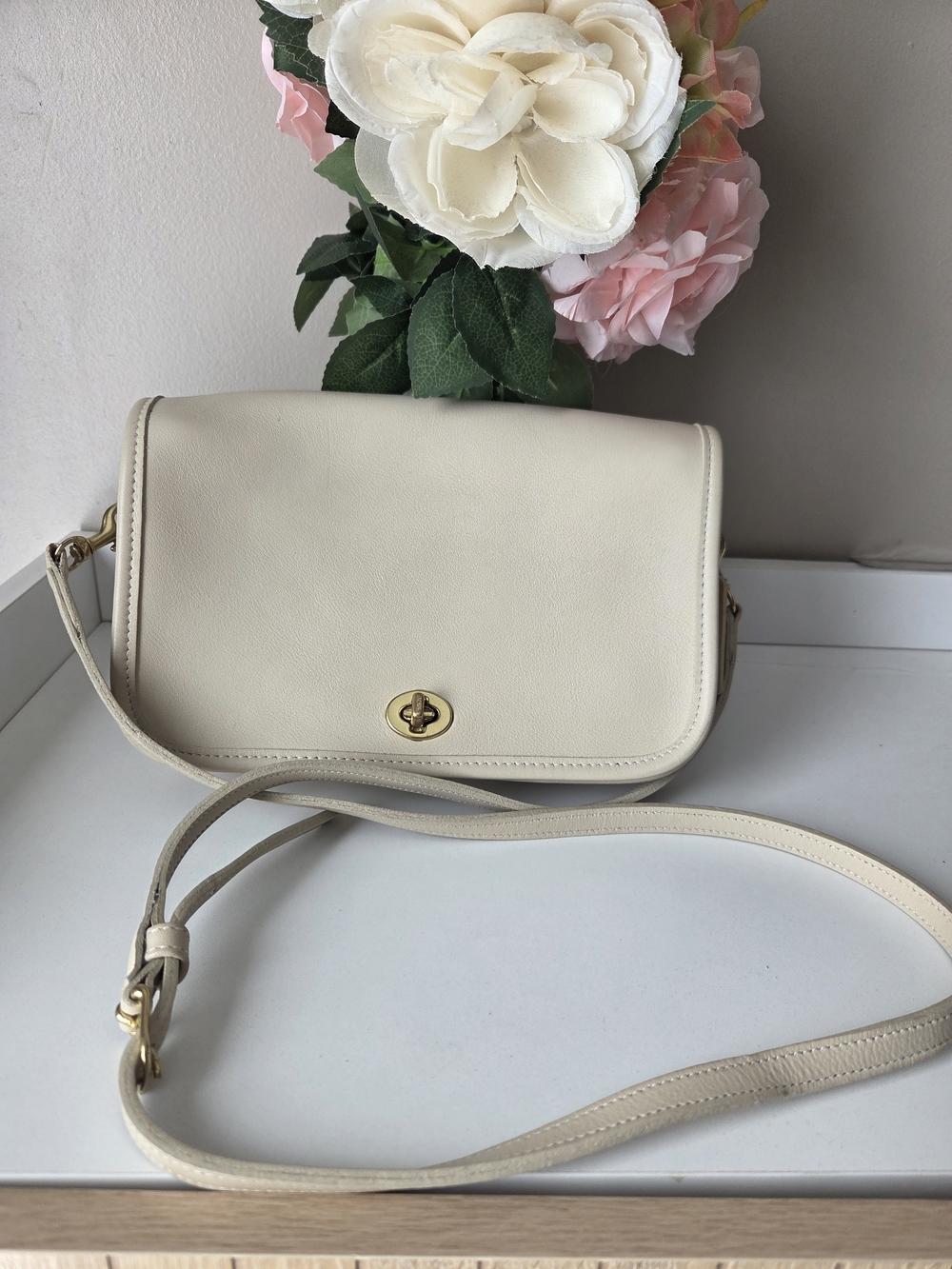 Vintage Coach Cream Leather Crossbody with Gold-Tone Turnlock
